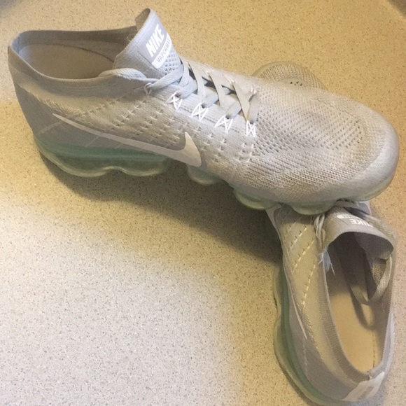 Size 11 worn 2 times great conditition - Picture 1 of 3